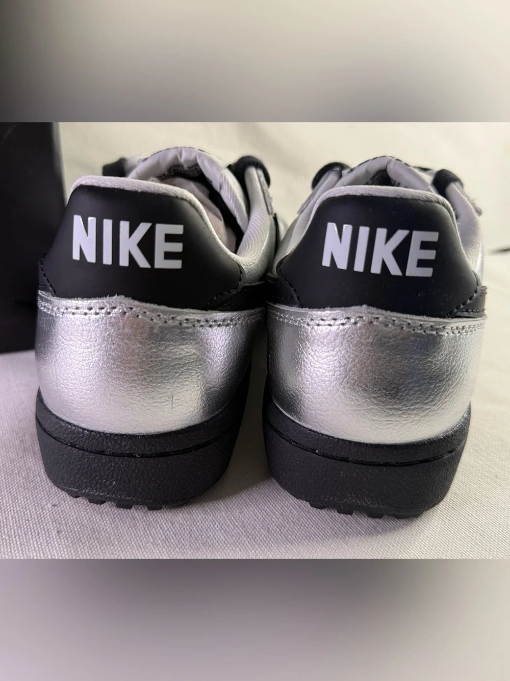 Nike Women’s 7.5 Youth 6 Silver Metallic Low-Top Sneakers with Black Accents New